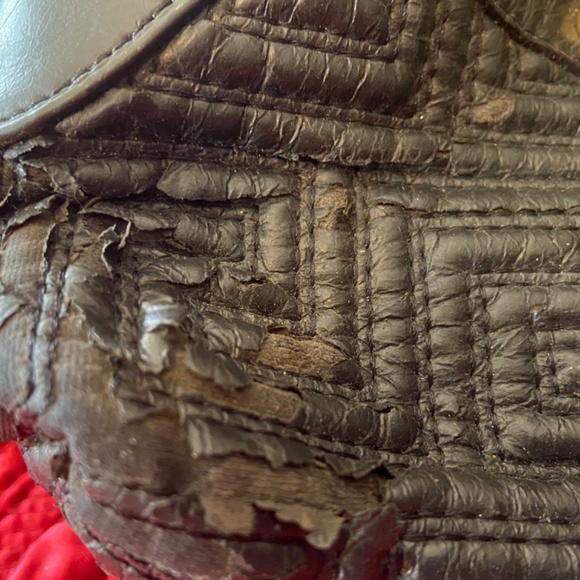 Peeling pleather purse - Picture 2 of 16